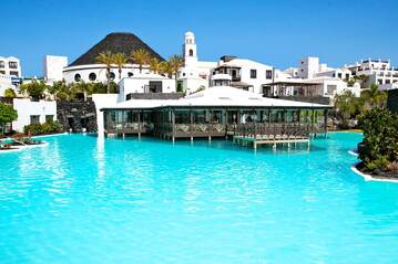 Luxury Lanzarote Holidays - Volcan Hotel