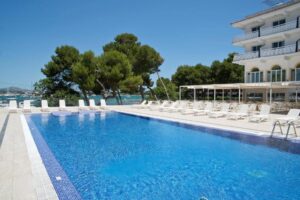Majorca Package Holidays - 4 Star Pierre & Vacances Vistamar 1-min
