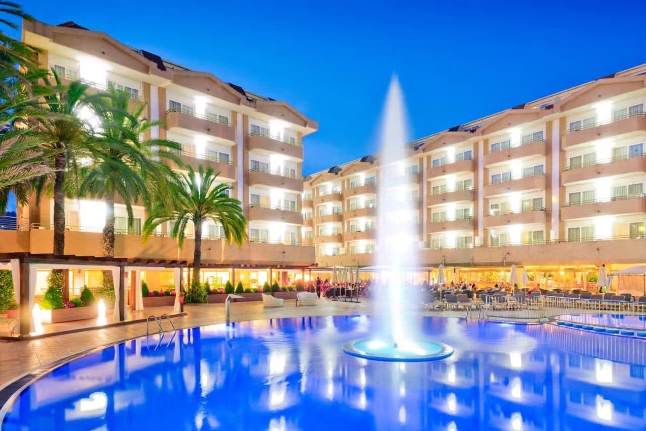 Costa Brava Holidays - 4 star Alegria Florida Park Hotel 4