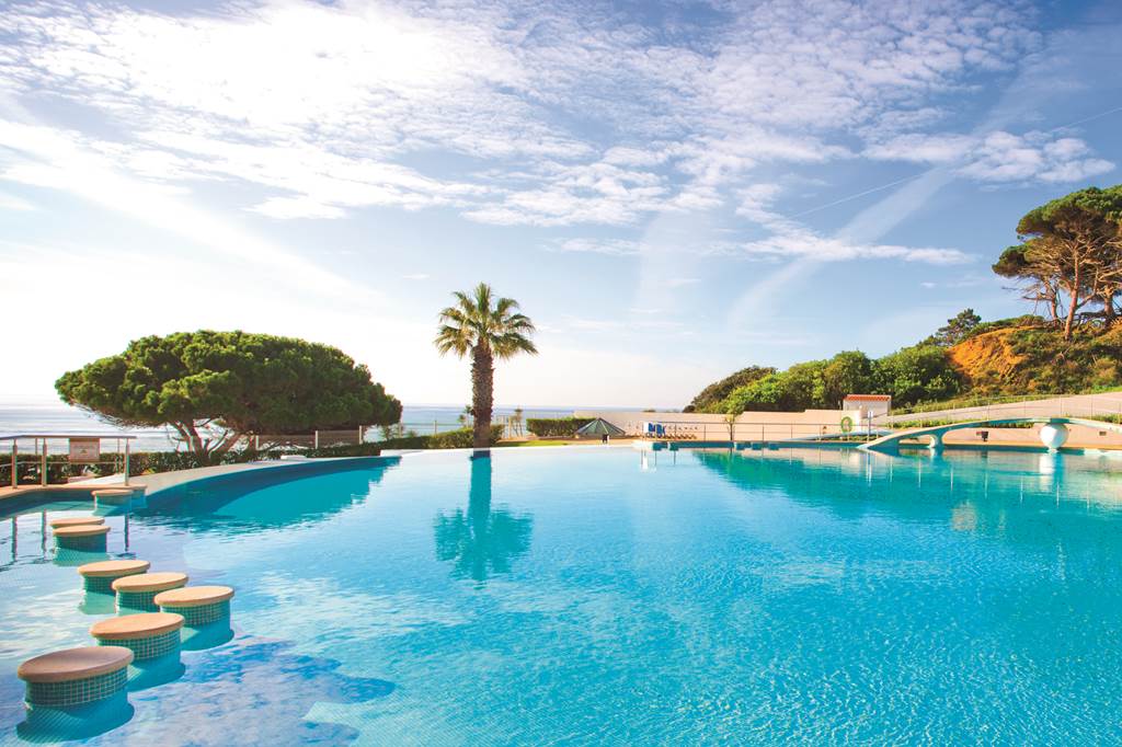 Bargain Holidays Algarve - 5 Star Grand Muthu Oura View Beach Club 1