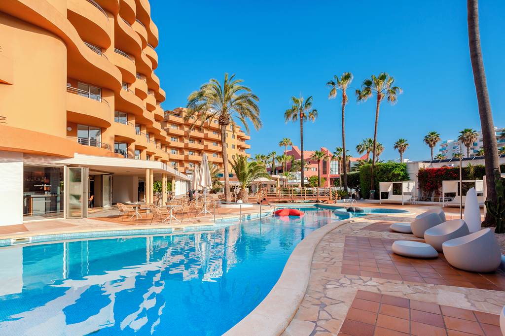 Cheap Holiday to Majorca - 4 Star Marins Beach Club - Cala Millor 1