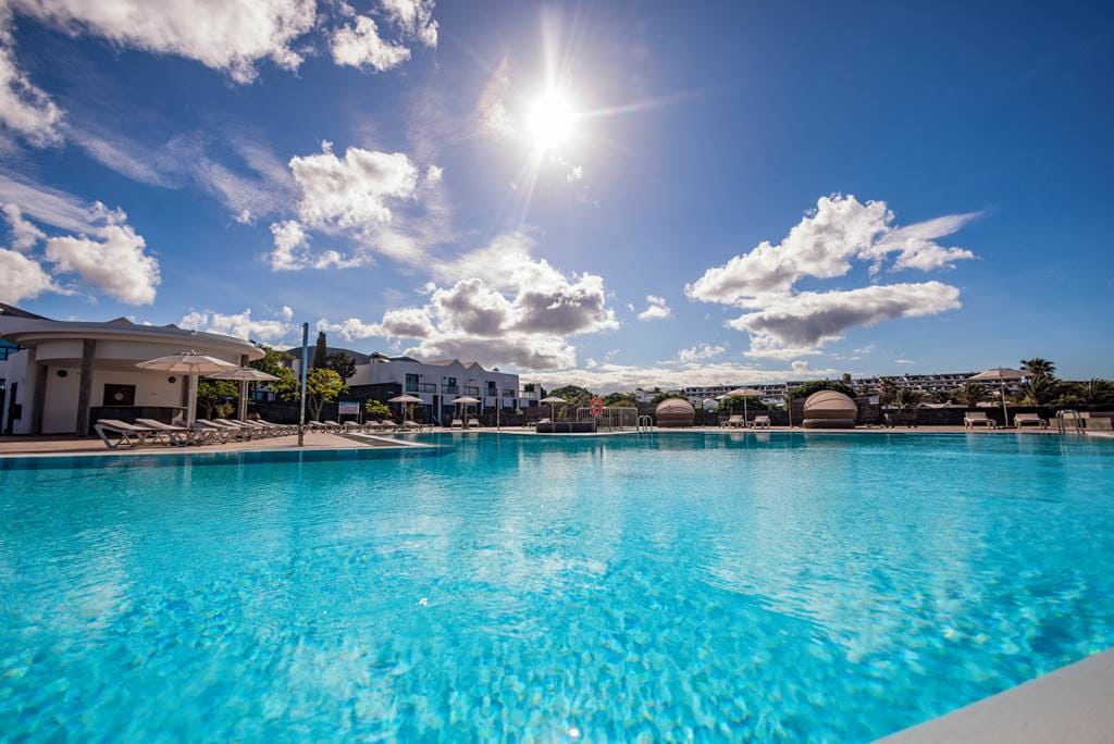 Deals for Lanzarote Holidays - Caybeach Papagayos Apartments 1